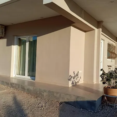 κατοικία με θέα & ησυχία -house In A Peaceful Area Perachora