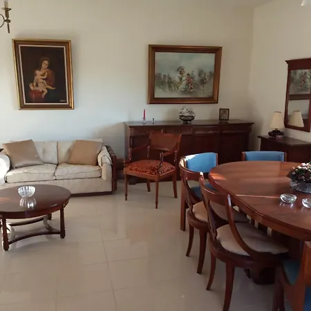 Appartamento κατοικία με θέα & ησυχία -house In A Peaceful Area *