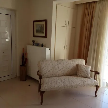 κατοικία με θέα & ησυχία -house In A Peaceful Area شقة Perachora